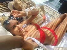 hot girl posing sexy photo 20