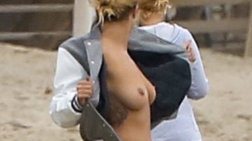 Rita Ora Flashing Her Bare Tits in Public on the Beach