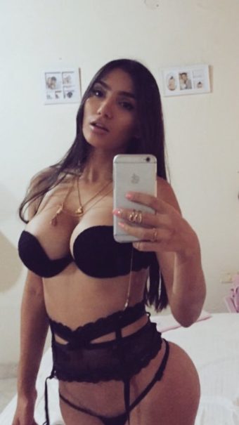 Busty Abie Smith sexy lingerie selfie