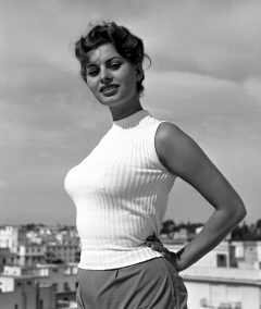 Sofia Loren braless blouse